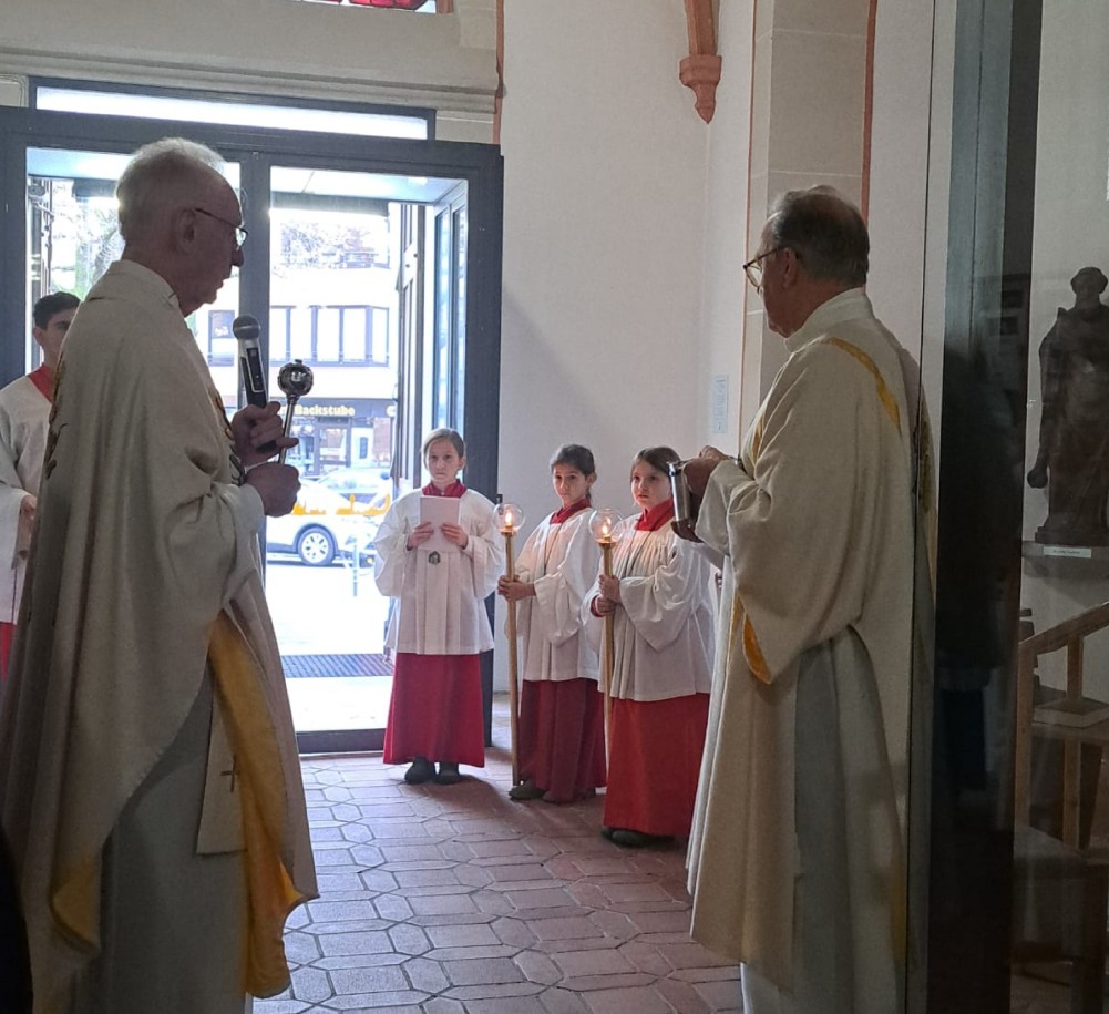 Einsegnung der Tageskapelle durch Msgr. Rainer Fischer