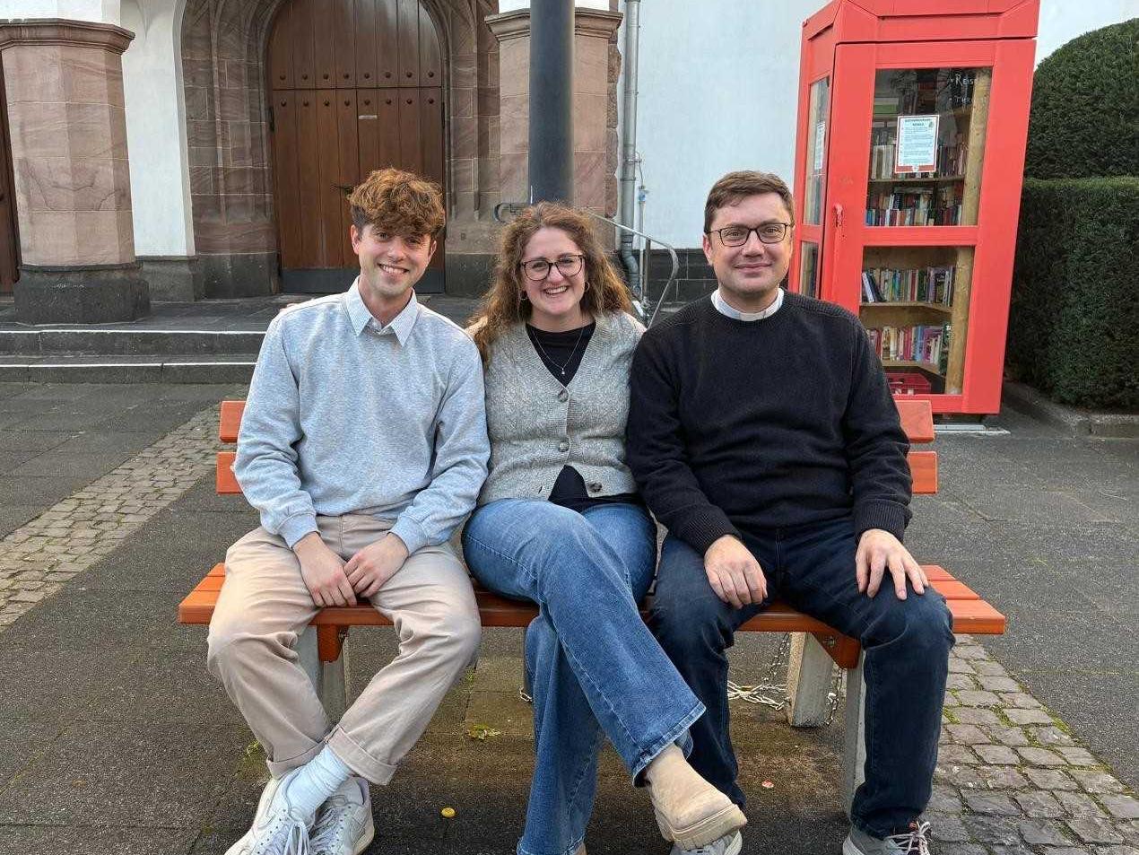 v. l. n. r.: Alexander Rendchen, Karolina Plichta und Pfr. Robert Knežević